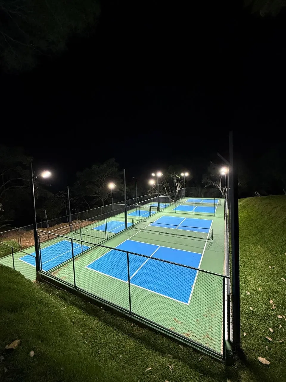 Bella Vista's lit pickleball courts at night, ready for an evening session on a Costa Rica pickleball retreat